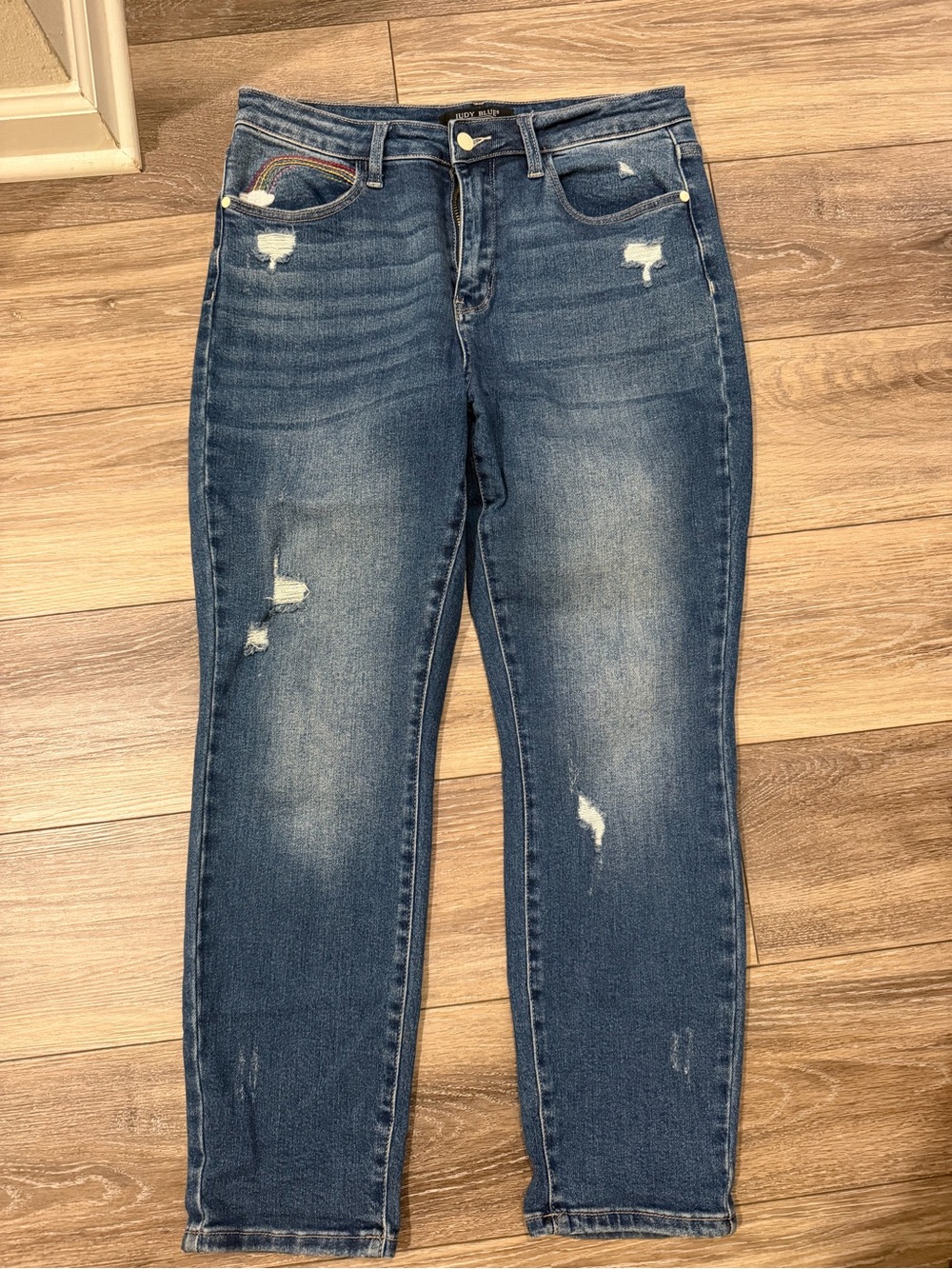 Judy Blue Medium Wash Distressed Straight Leg Jeans